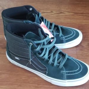 Van's sk8-hi pros. (Independent)